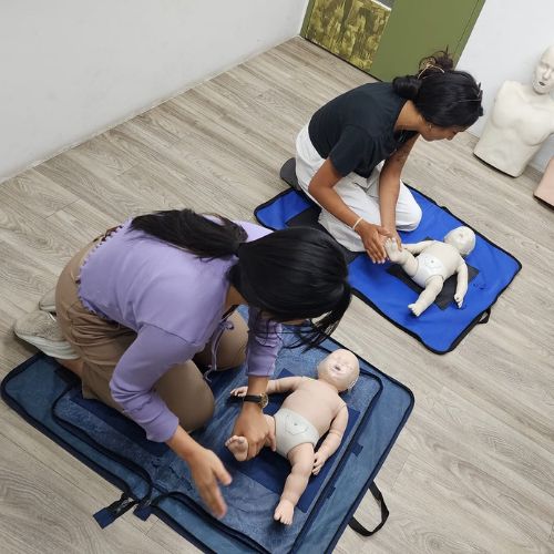 AHA CPR AED trainiing in Bangkok Thailand with international CPR certificate